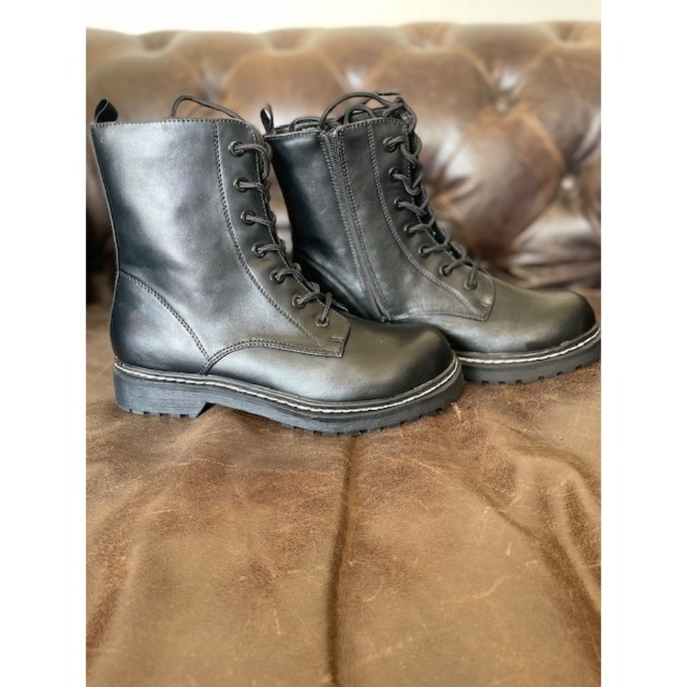SM New York Womens Roma Lace Up Boots, Black Color, Size 8‎